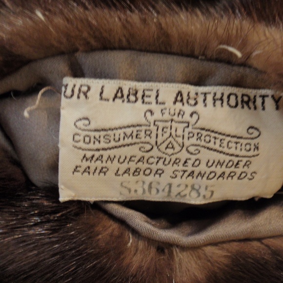 Vintage Chestnut Brown Elsa Schiaparelli Fur Cape Capelet M/L Couture Salon - Picture 9 of 11